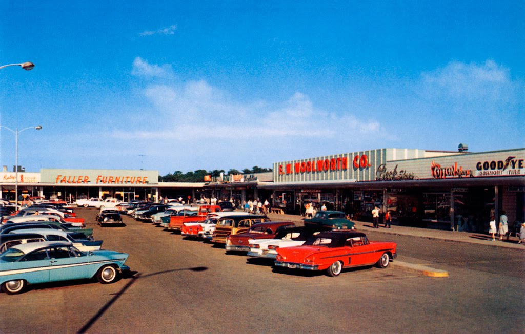 Monroeville Shopping Center in Monroeville, Pennsylvania, Монровилл