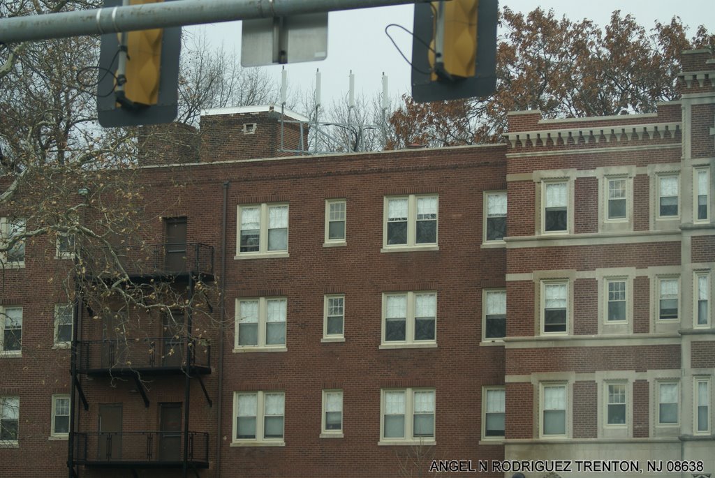 CELL TOWER ON ROOF ON APARTMENTS ON CITY AVE, Нарберт