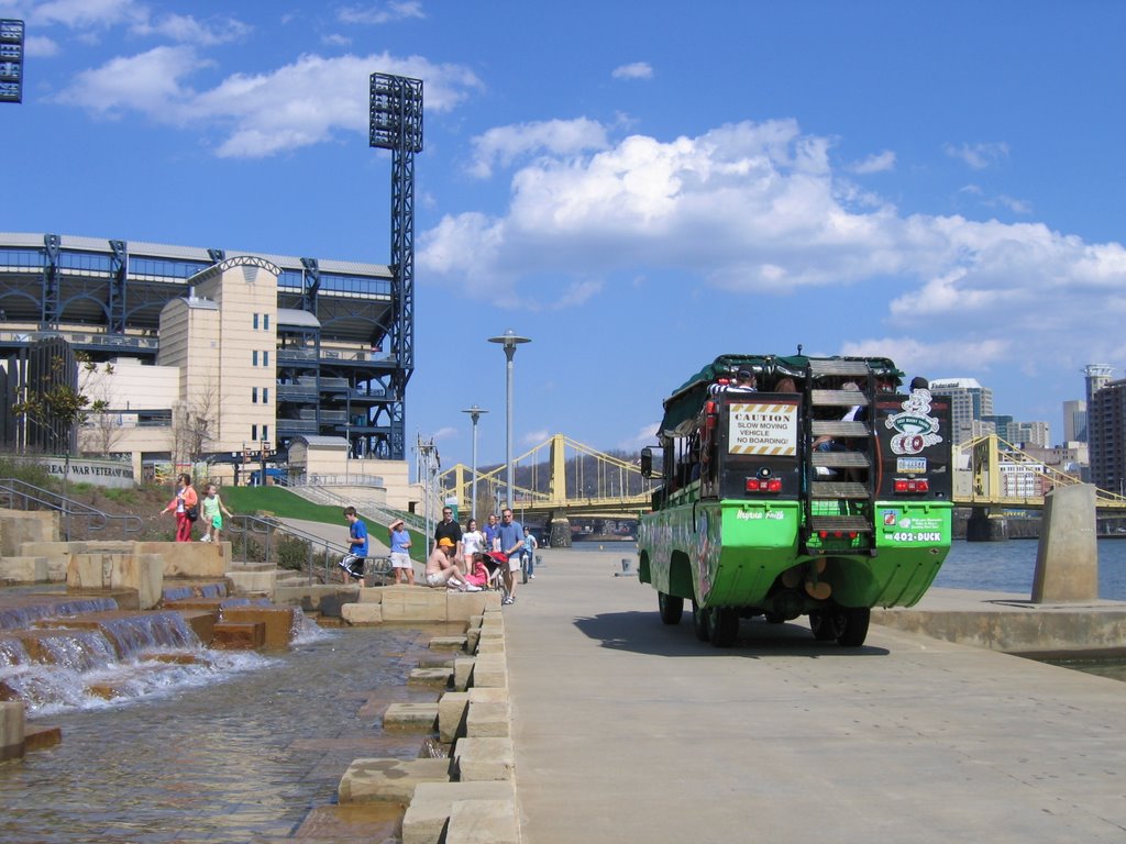 PNC Park in Pittsburgh and a Duck Boat, Питтсбург