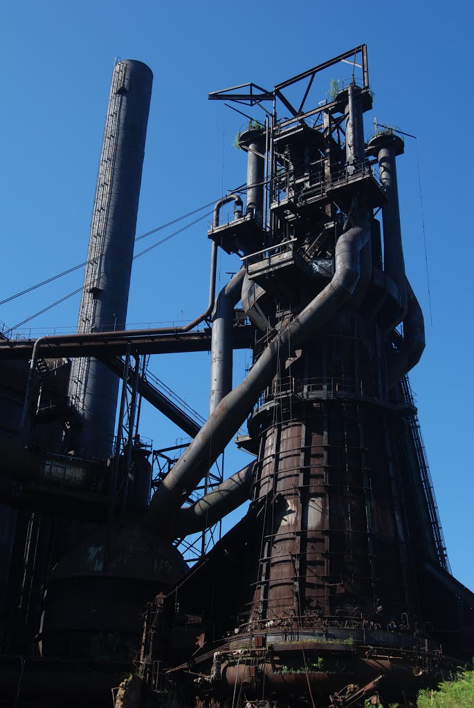 The blast furnace is the one that looks like a rocket engine.  The chimney is from the natural gas ovens, Ранкин