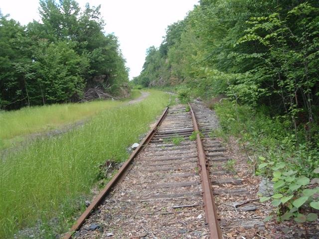 Erie Railroad tracks in rock cut, Скрантон
