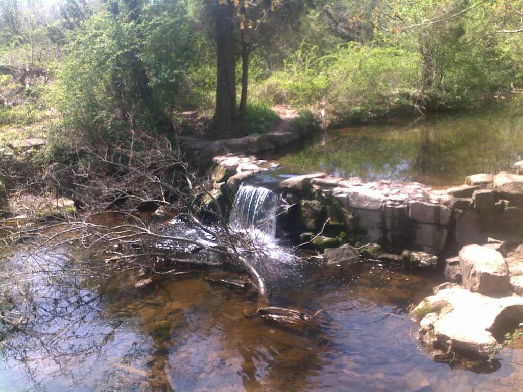 Small waterfall at Water Works Park, Трапп
