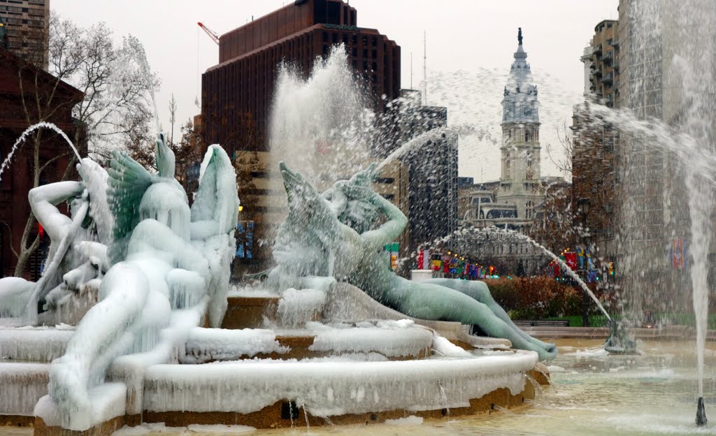 Swan Fountain on Logan Circle is all iced up., Филадельфия