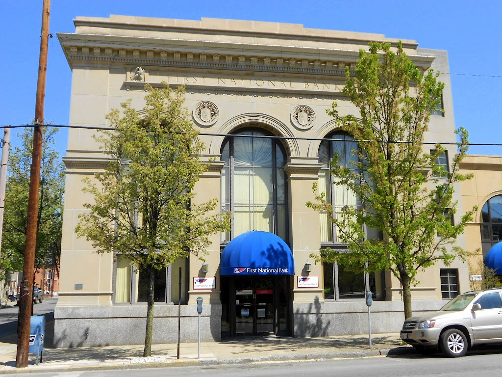 First National Bank,  431 Penn Street, Huntingdon, PA, Хантингдон