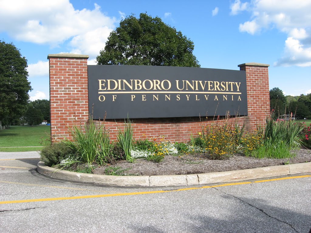 Edinboro University of Pa, Edinboro, PA - ENTRANCE US RT.6, Эдинборо