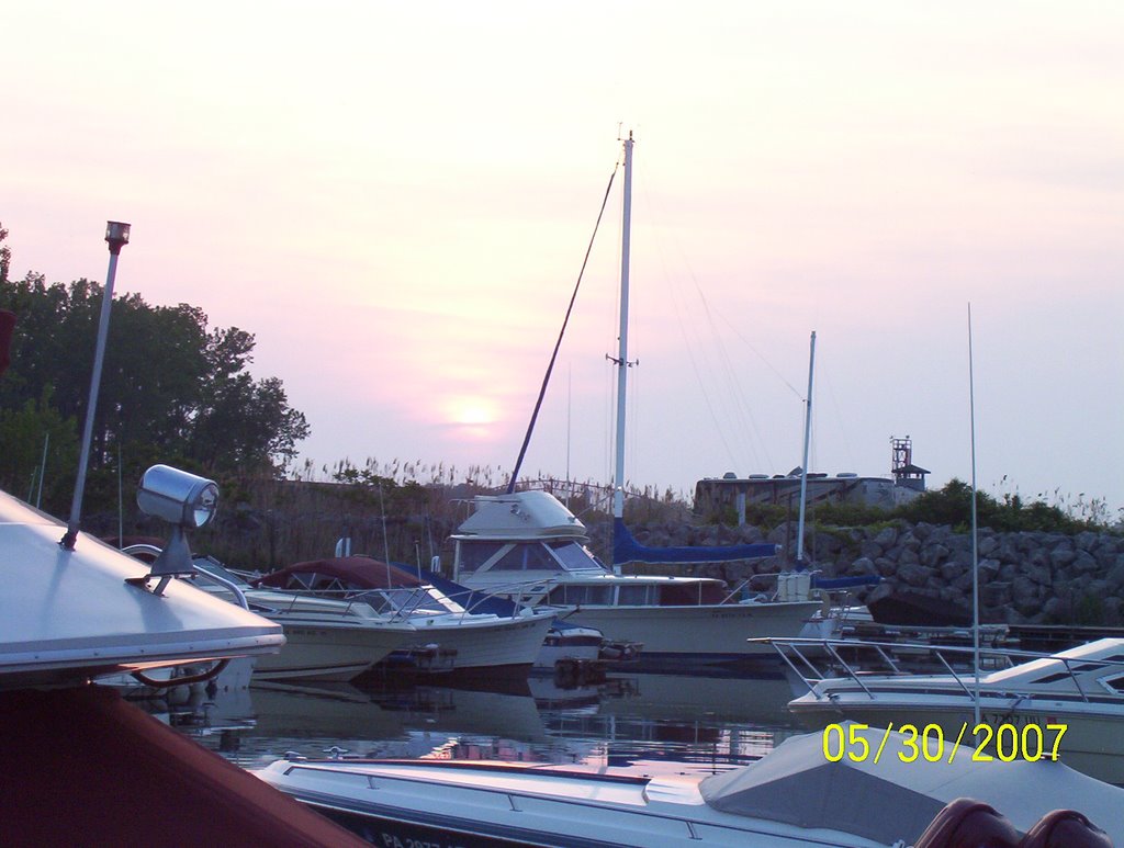 Sunset at Lampe Marina, Эри