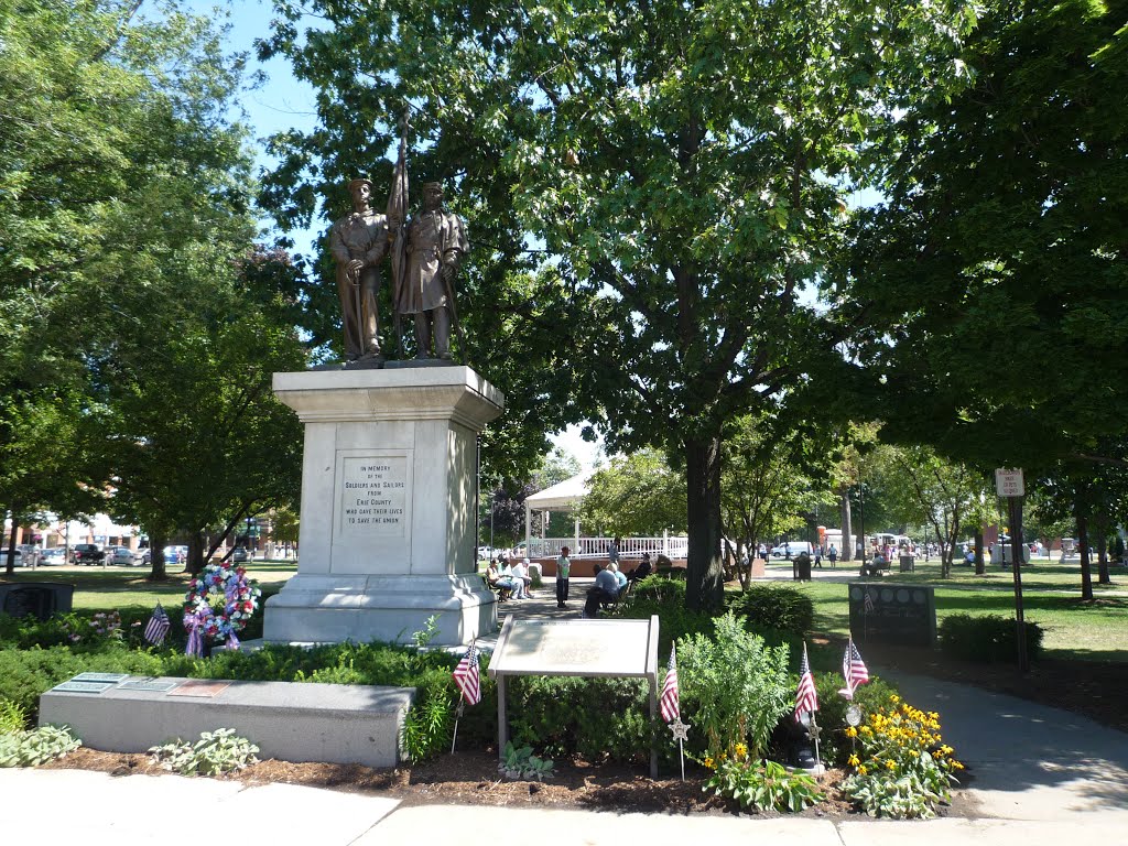 Erie PA - parque Perry Sq - monumento a los caídos en la guerra civil [ago 13], Эри