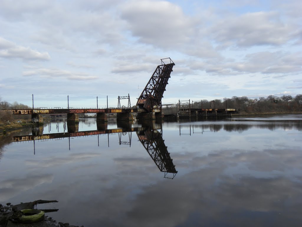 The old railroad bridge over the Seekonk River, connecting Providence, RI & East Providence, RI, Ист-Провиденкс