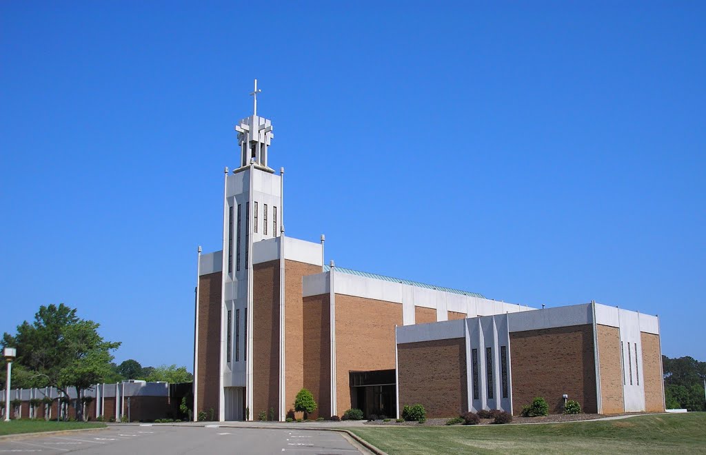 Saint Luke United Methodist Church---st, Висперинг-Пайнс