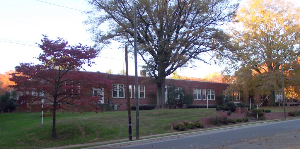 Old St Clair School Sanford, NC---st, Гранит-Фоллс