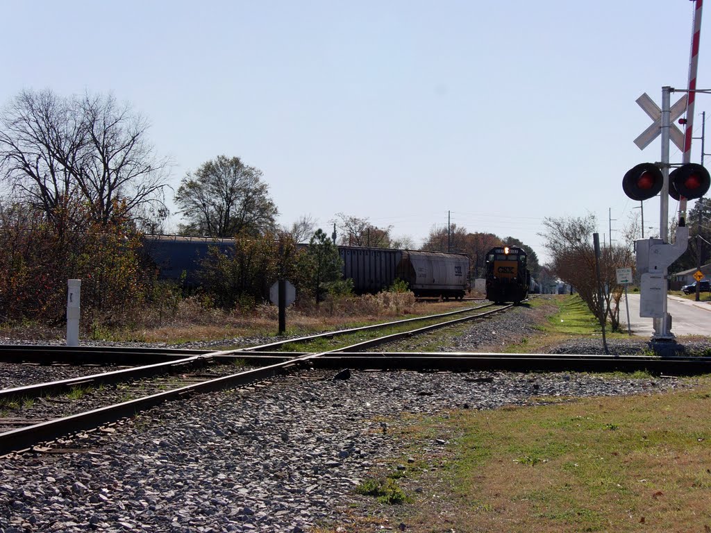 The Greenville diamond with CSX GP40-2 6107, Гринвилл