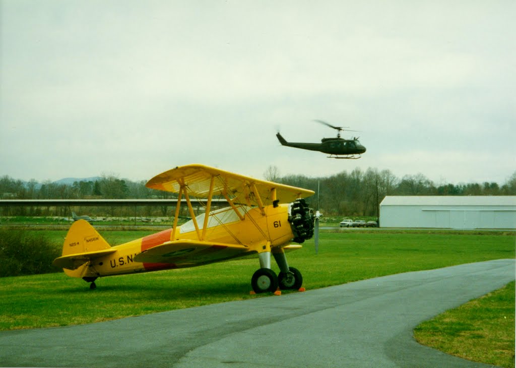 1943 Stearman PT-17 and UH-1 "Huey" Helicopter at the Western North Carolina Air Museum, Hendersonville-Winkler Airport, Hendersonville, NC, Маунтайн-Хоум