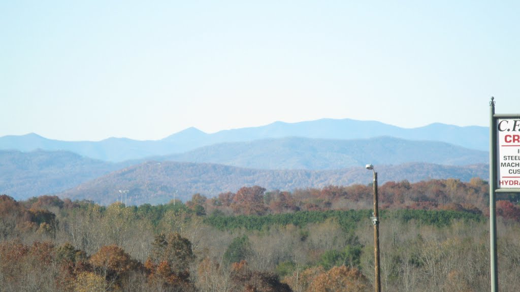 A Closer Look at the Blue Ridge Mountains from Northbound US-221 in Rutherfordton, NC 11/11/2011, Рутерфордтон