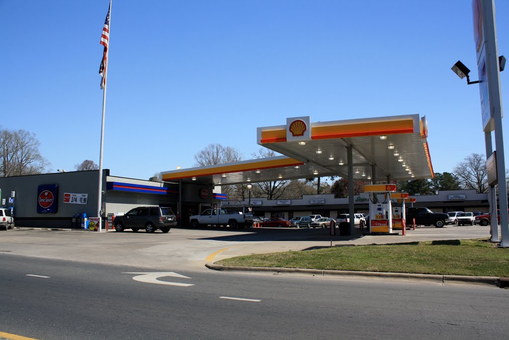 Gas Station at intersection of Powell Blvd. and Washington St., Уайтвилл