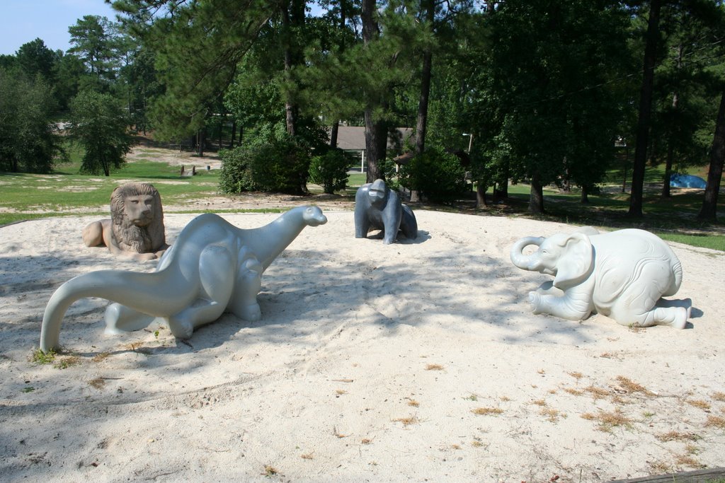Playground Statues, Rowan Park, Фэйеттвилл