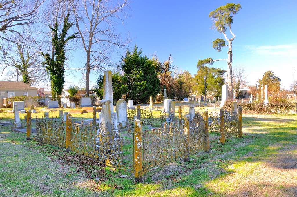 NORTH CAROLINA: ELIZABETH CITY: enclosure in Christ Church Cemetery, Элизабет-Сити