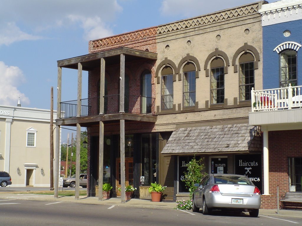 Building on town square, Brownsville, TN, Браунсвилл