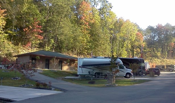 Campground in Knoxville TN - Bear Cove Village, Карнс