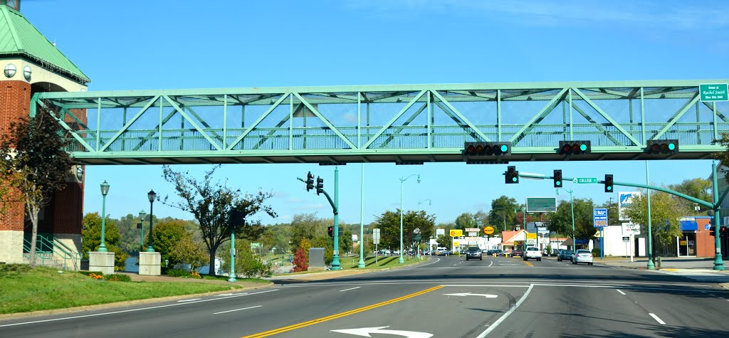 Overpass to Clarksville Riverwalk, Кларксвилл