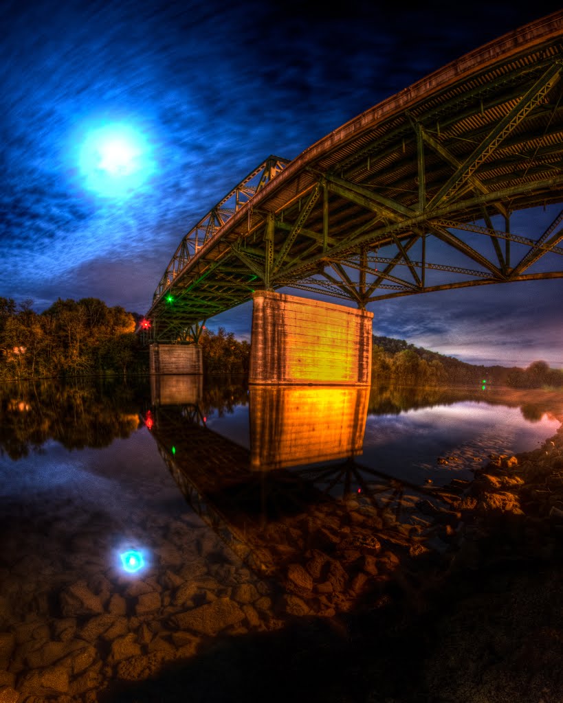 Bridge by Moonlight, Клинтон