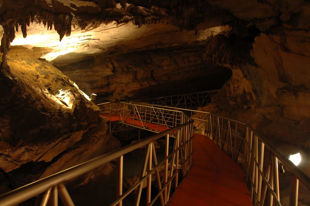 Appalachian Caverns, Кросс Плаинс