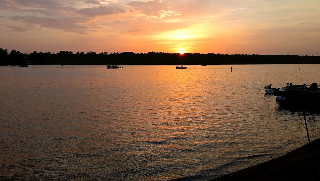Sunset at Beech Lake, Лексингтон
