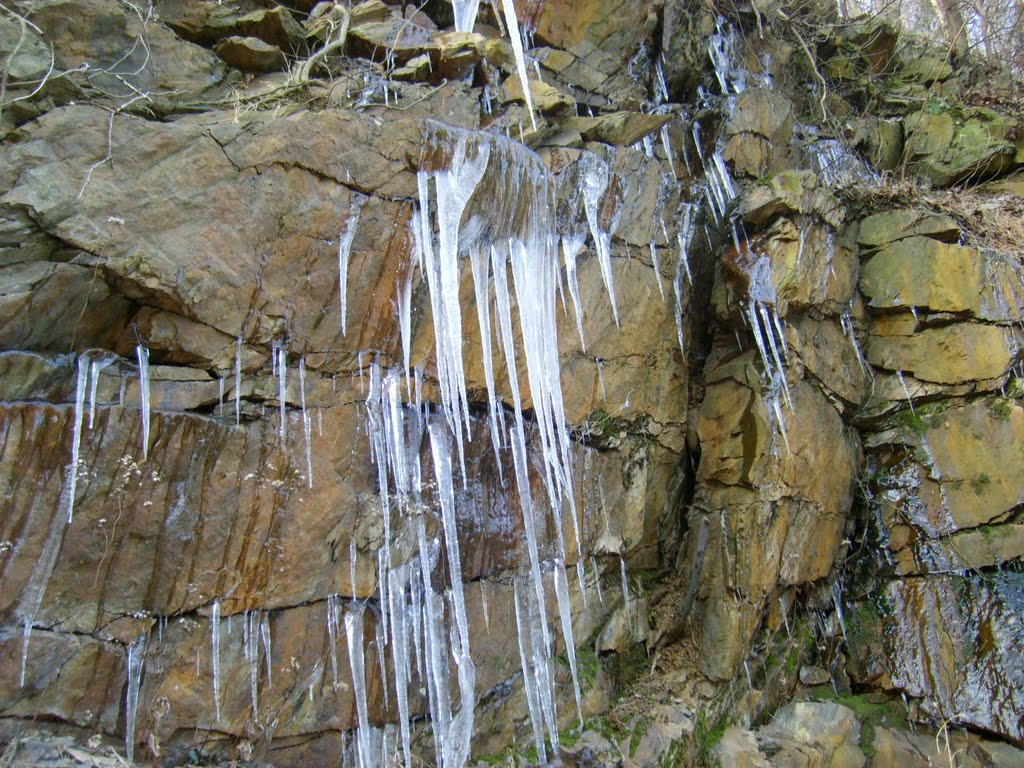 Icy Rocky Cliffs, Лукоут Моунтаин