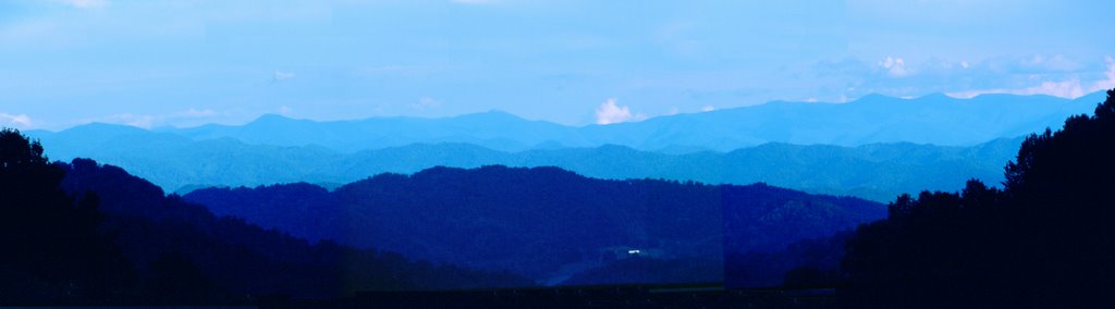 The Blue Ridge from the top of I-26 at the NC-TN border, Миддл Валли