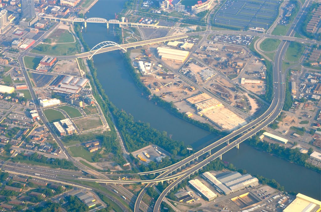 I-24 Bridge, Korean Veterans Bridge and Pedestrian Bridge to Titans Stadium, Нашвилл