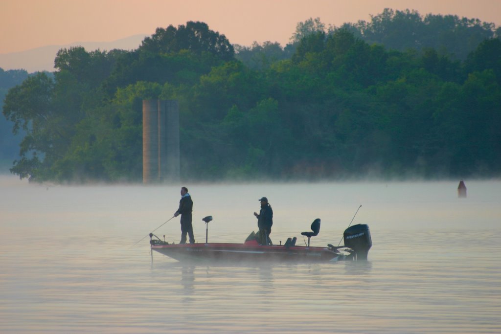 Sunrise Fishing at the Cove in Farragut Park, Онейда