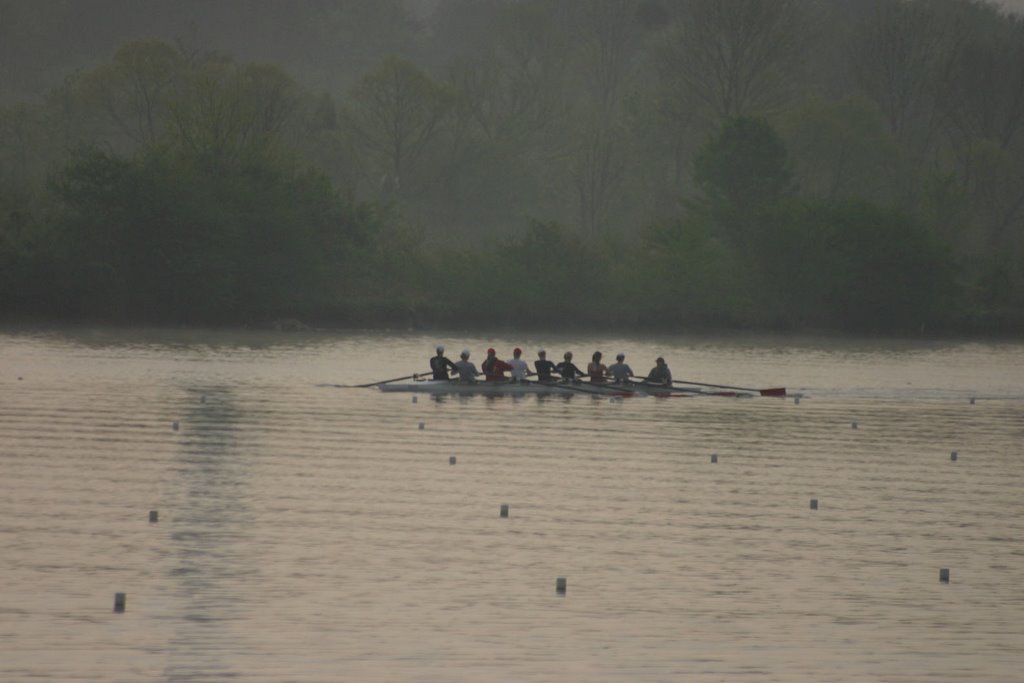 Canadians migrate here for the rowing (they come by bus). on the Clinch River, Саут-Клинтон