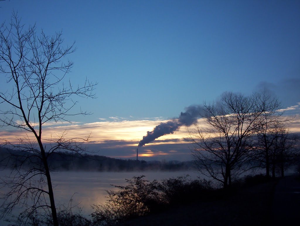 Steamy Sunrise over Melton Hill Lake (2005-01-01 01), Саут-Клинтон