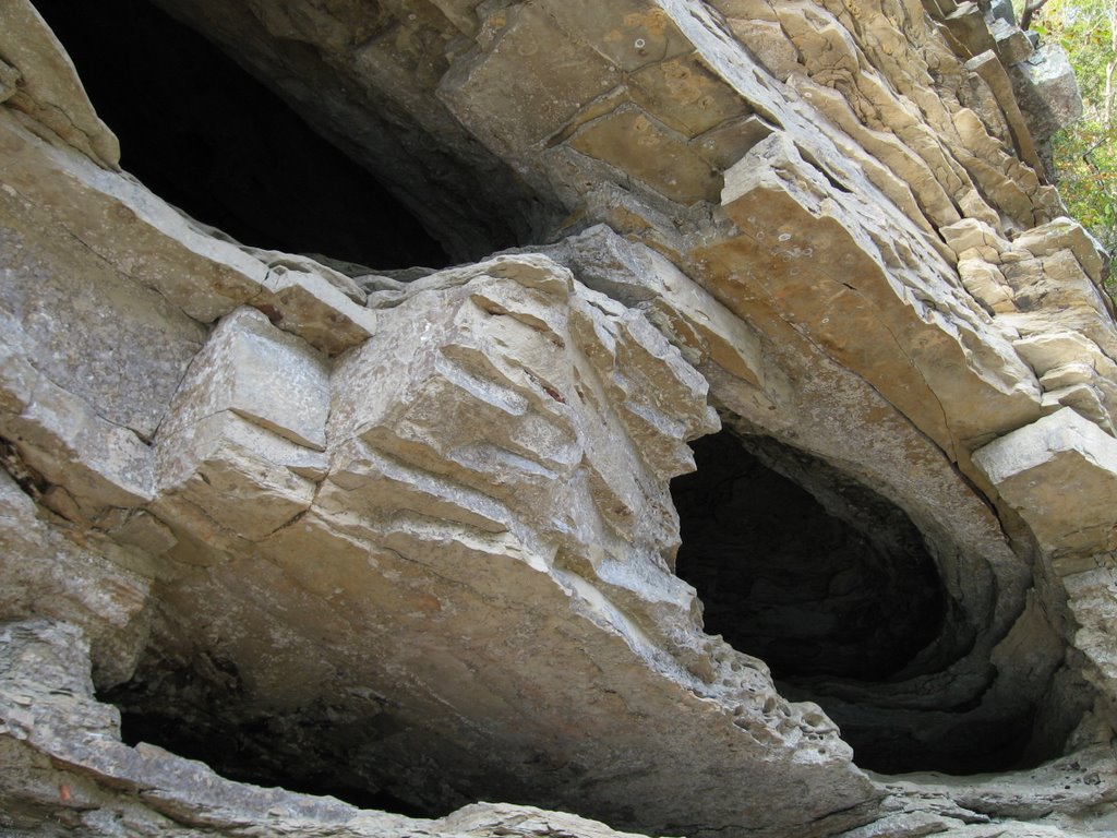 Cane Creek Caves, Сентертаун