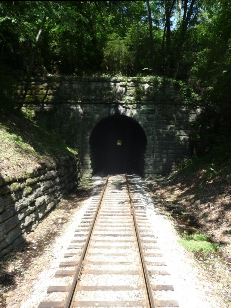 Thru the tunnel, Сентертаун