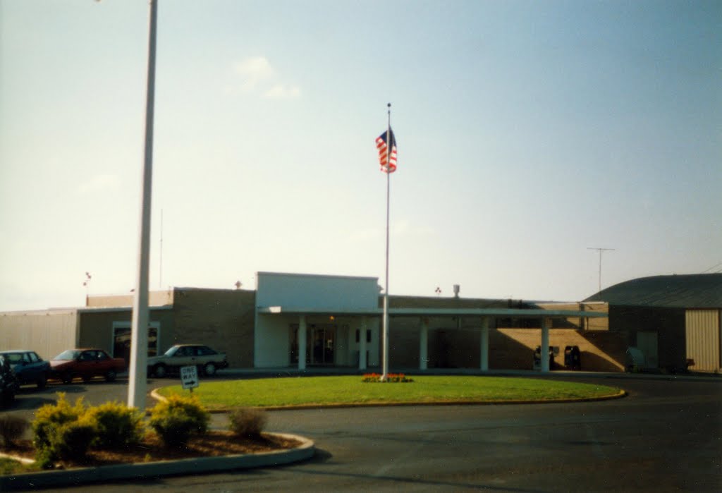 Terminal Building at McKellar-Sipes Regional Airport, Jackson, TN, Хорнсби