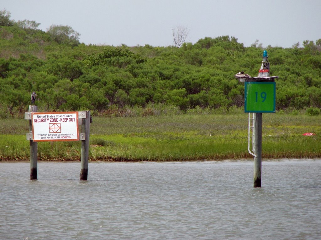 Texas Channel Light 19 and Texas City Security Zone Marker 1, Аламо-Хейгтс