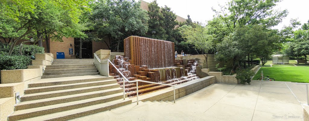 UTA School of Architecture Water Fountain, Arlington, Texas, Арлингтон