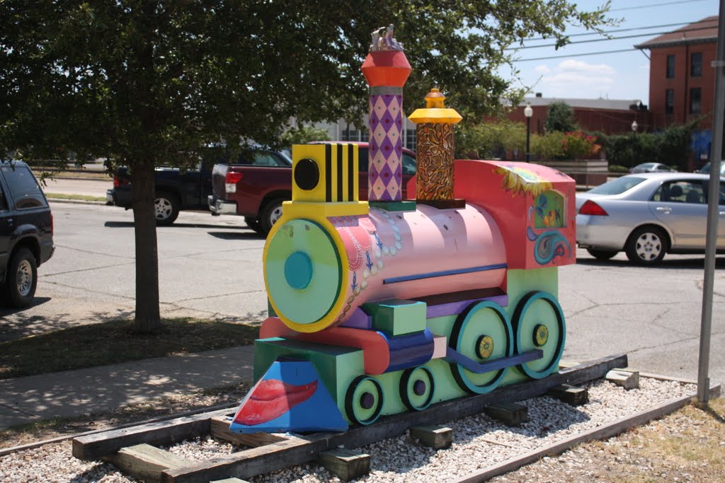 Train in front of Childrens Museum, Брайан