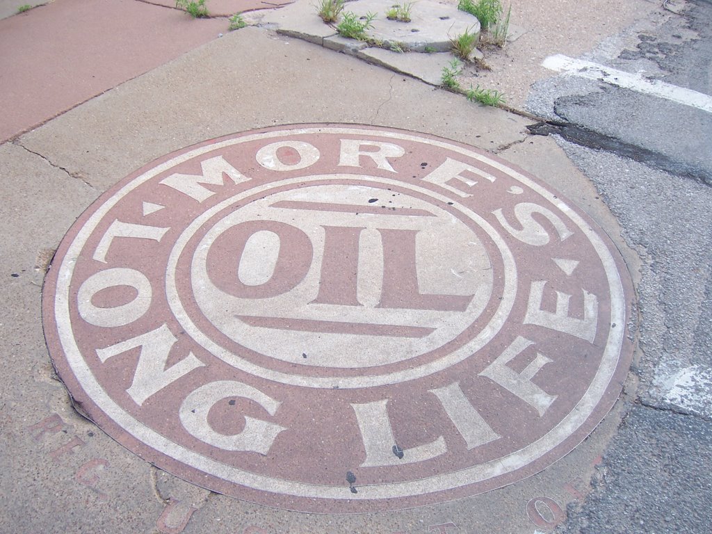 Pavement Marker Robert Moores Long Life Oil, Вернон