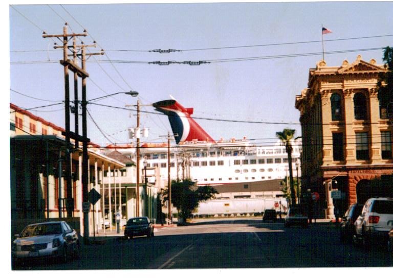 Carnival Cruise "Celebration" in downtown Galveston, Галвестон