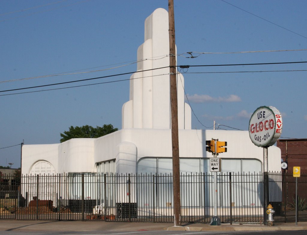 Old Gloco Gas Station, on S. Lamar St., Dallas, Tx., Даллас