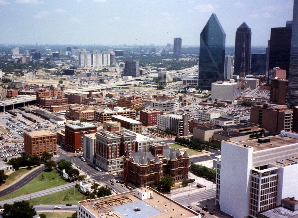 The City of Dallas, circa 1987.  Taken from Reunion Tower (thats the glass ball on top of the tower that always opened the TV Show "Dallas") :), Даллас