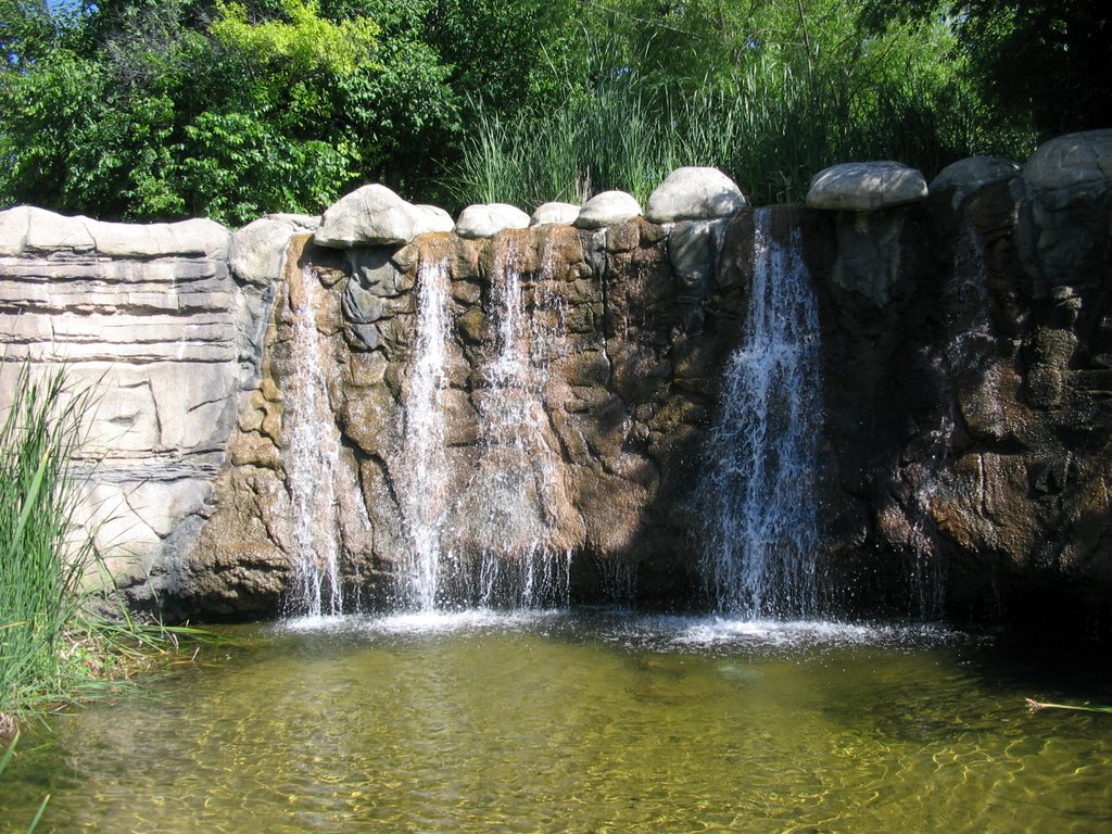 Waterfalls in the pioneer cemetery park, Даллас