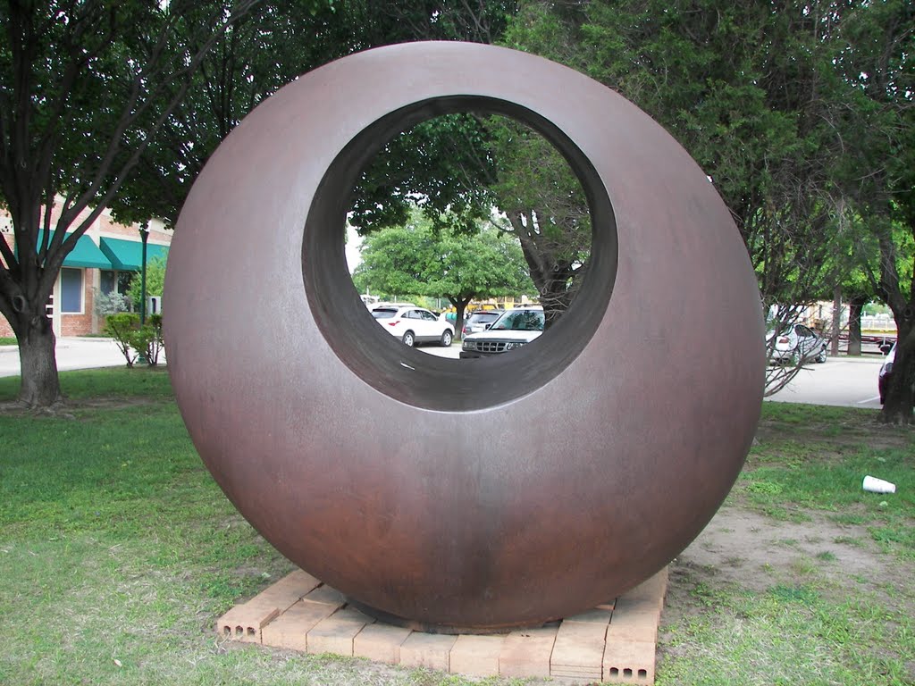 John Brough Miller eliptical sculpture, Center for the Visual Arts, Denton ,TX, Дентон