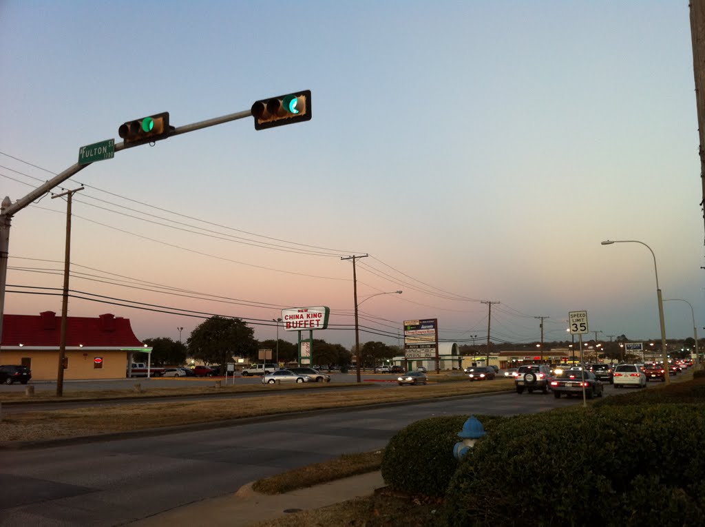 Evening Traffic on W. University Drive, Denton, Texas, Дентон
