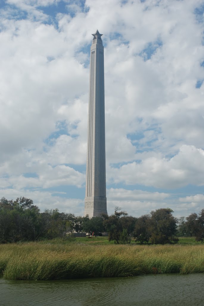 San Jacinto Memorial from the salt marsh, Дир-Парк