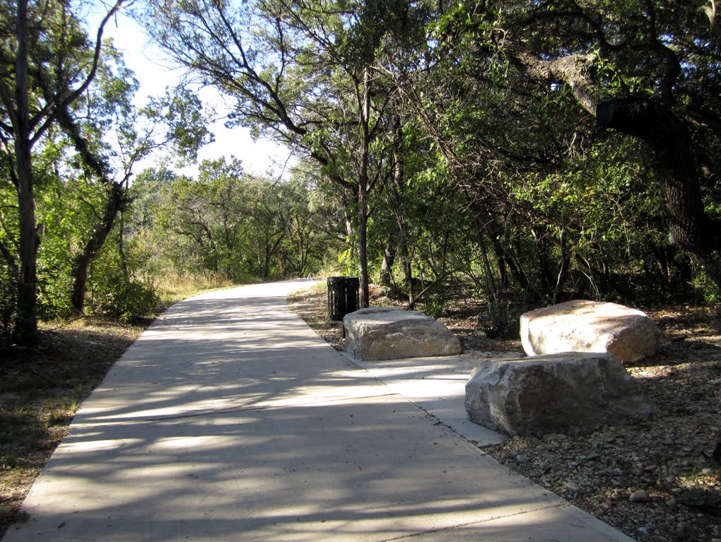 Salado Creek Greenway, San Antonio, Tx, Кирби