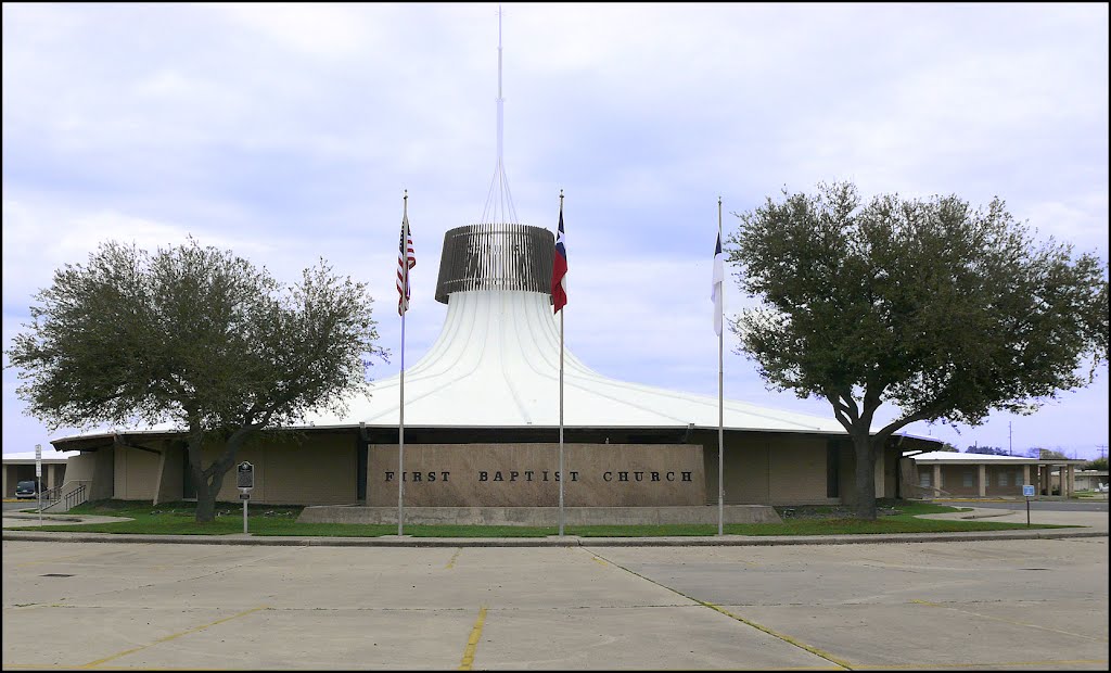 First Baptist Church of Texas City, Texas, Лакленд база ВВС