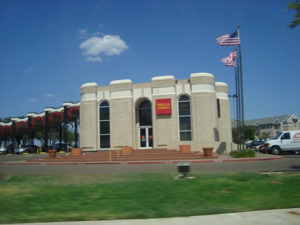 Wells Fargo Bank, Ларедо