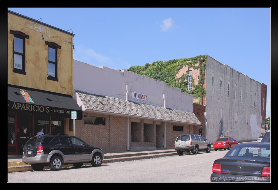 Downtown Old McKinney, TX near Aparicios Sports Bar, Мак-Кинни